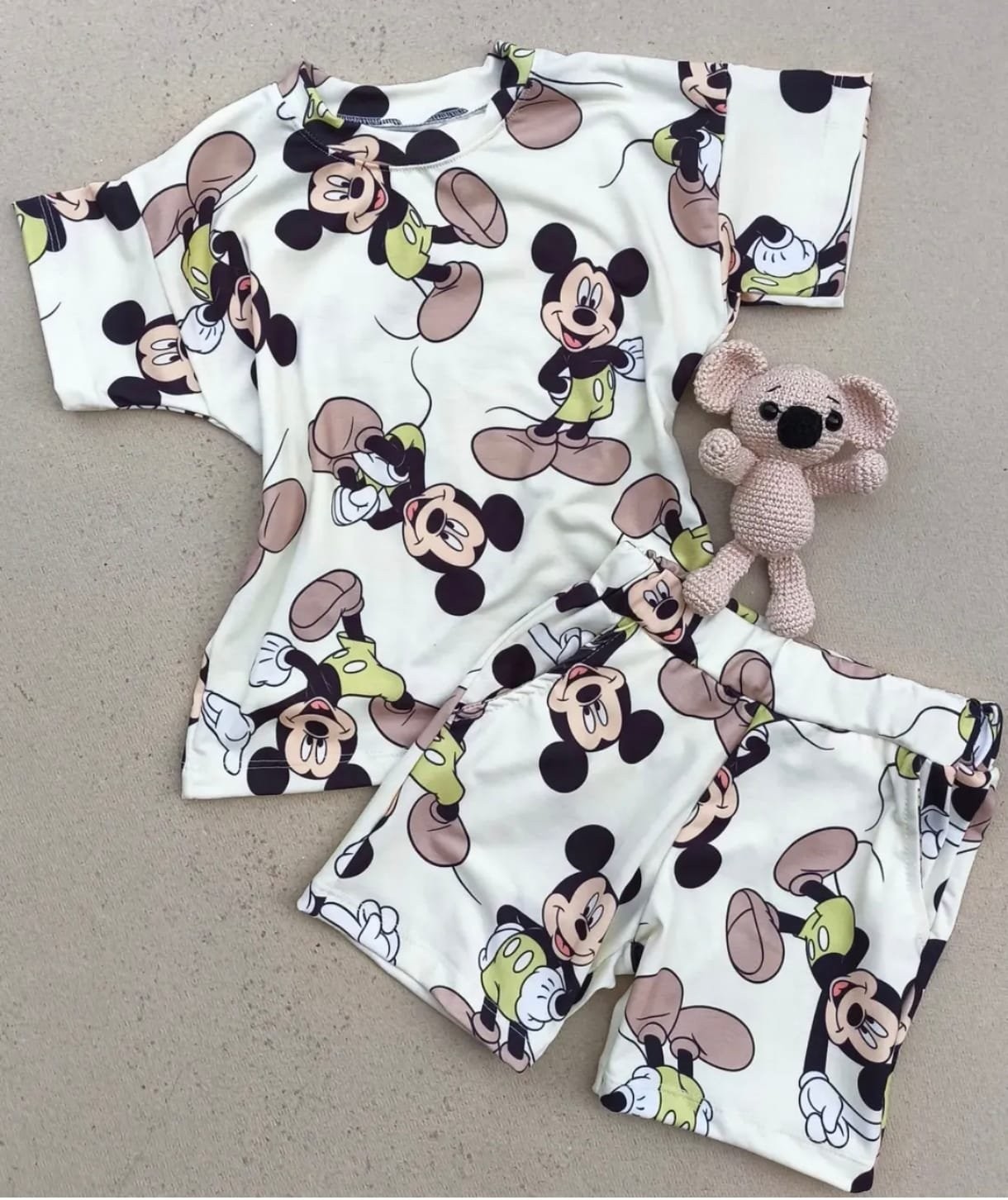 CONJUNTO MICKEY BEGE