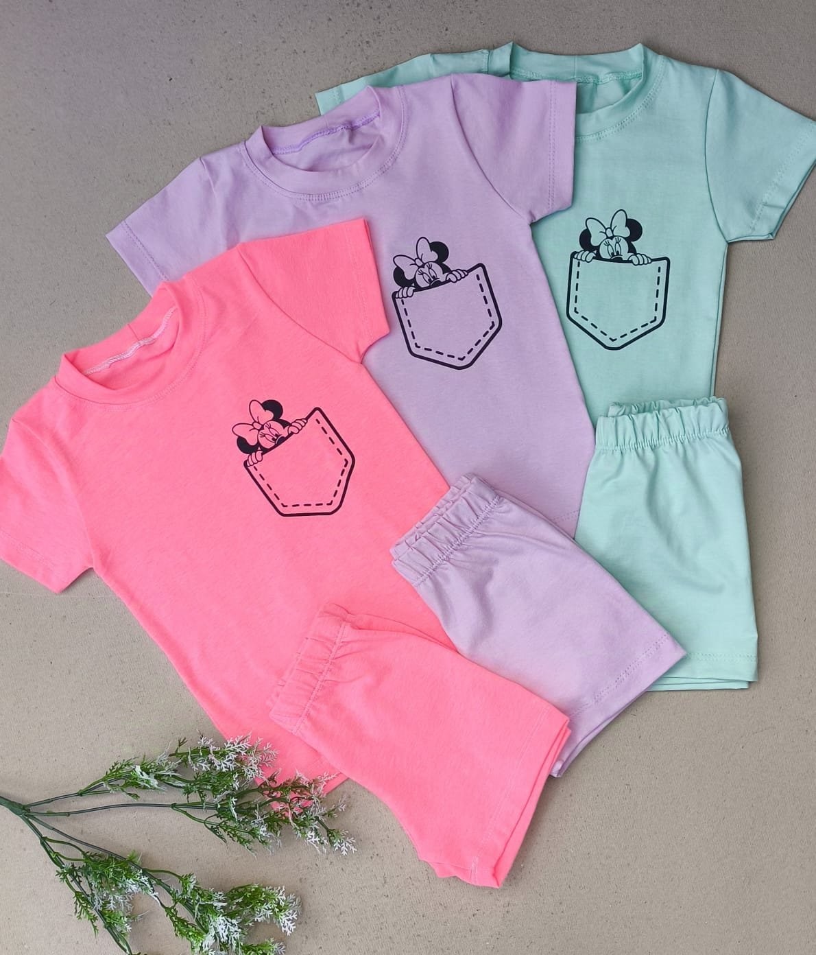 CONJUNTO MINNIE CONFFY COLORS.